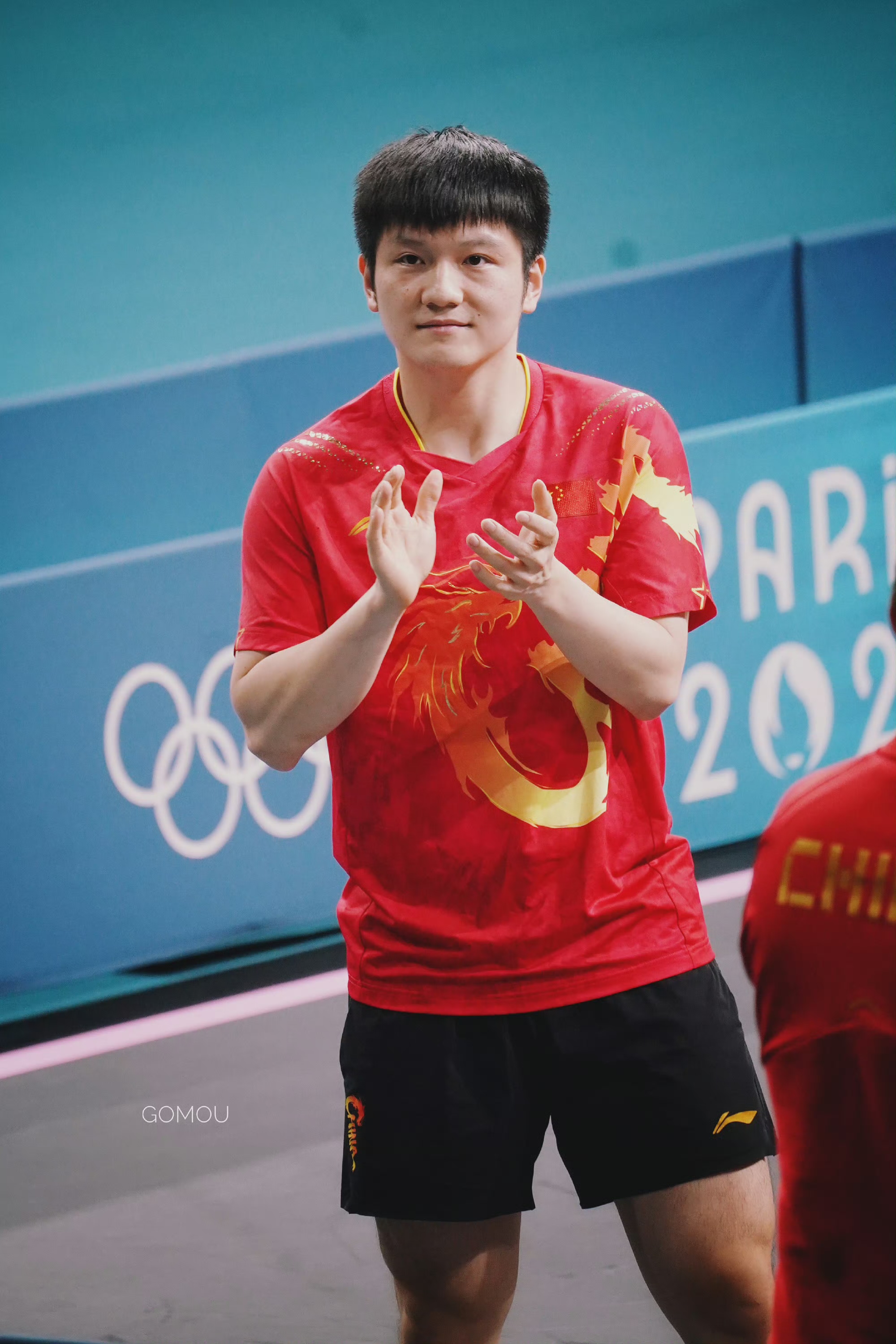 日本乒乓球队力克中国乒乓球队，樊振东惊艳世界