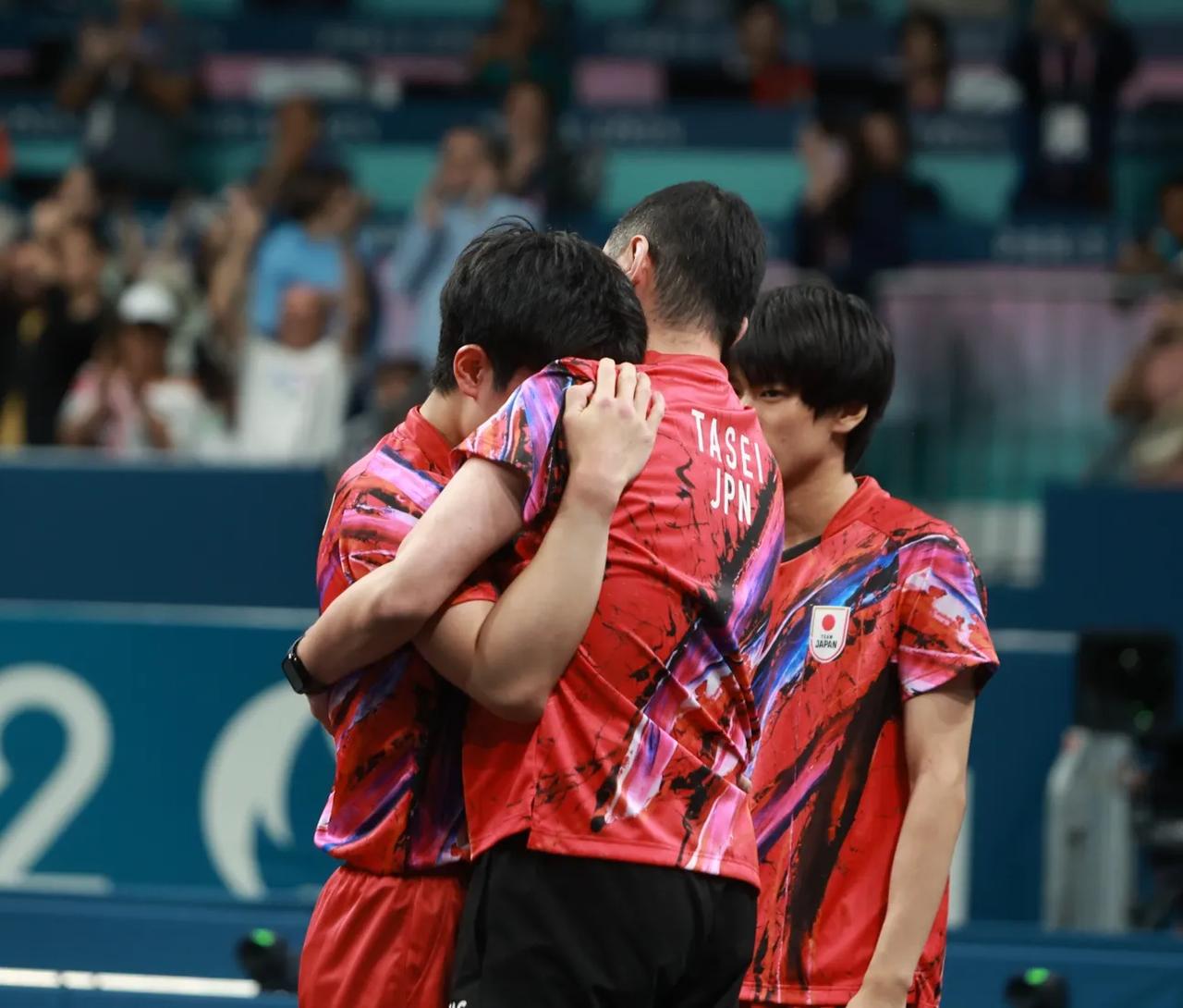 日本队横扫韩国队，李梓嘉点燃赛场