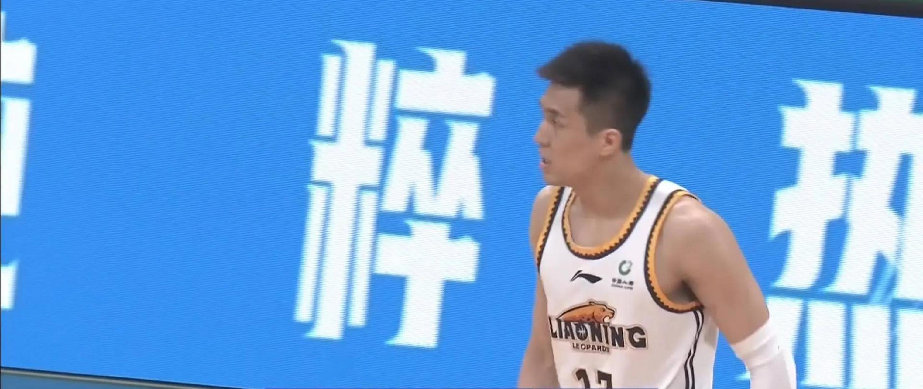 吉林队险胜青岛队,赵继伟刷新纪录 吉林队险胜青岛队,赵继伟刷新纪录