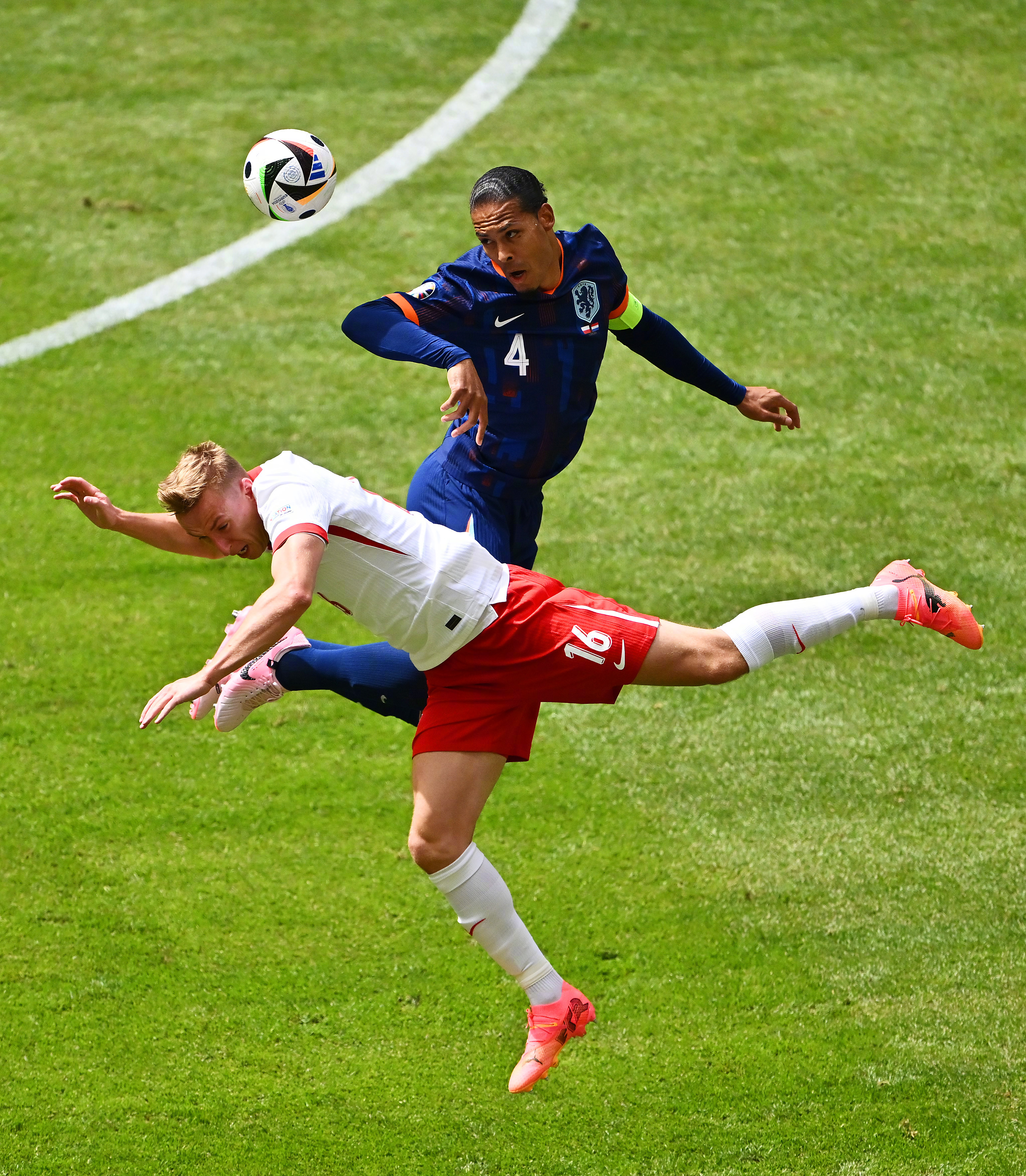 德国队完胜波兰队,奥恰洛夫高光表现 德国队完胜波兰队,奥恰洛夫高光表现