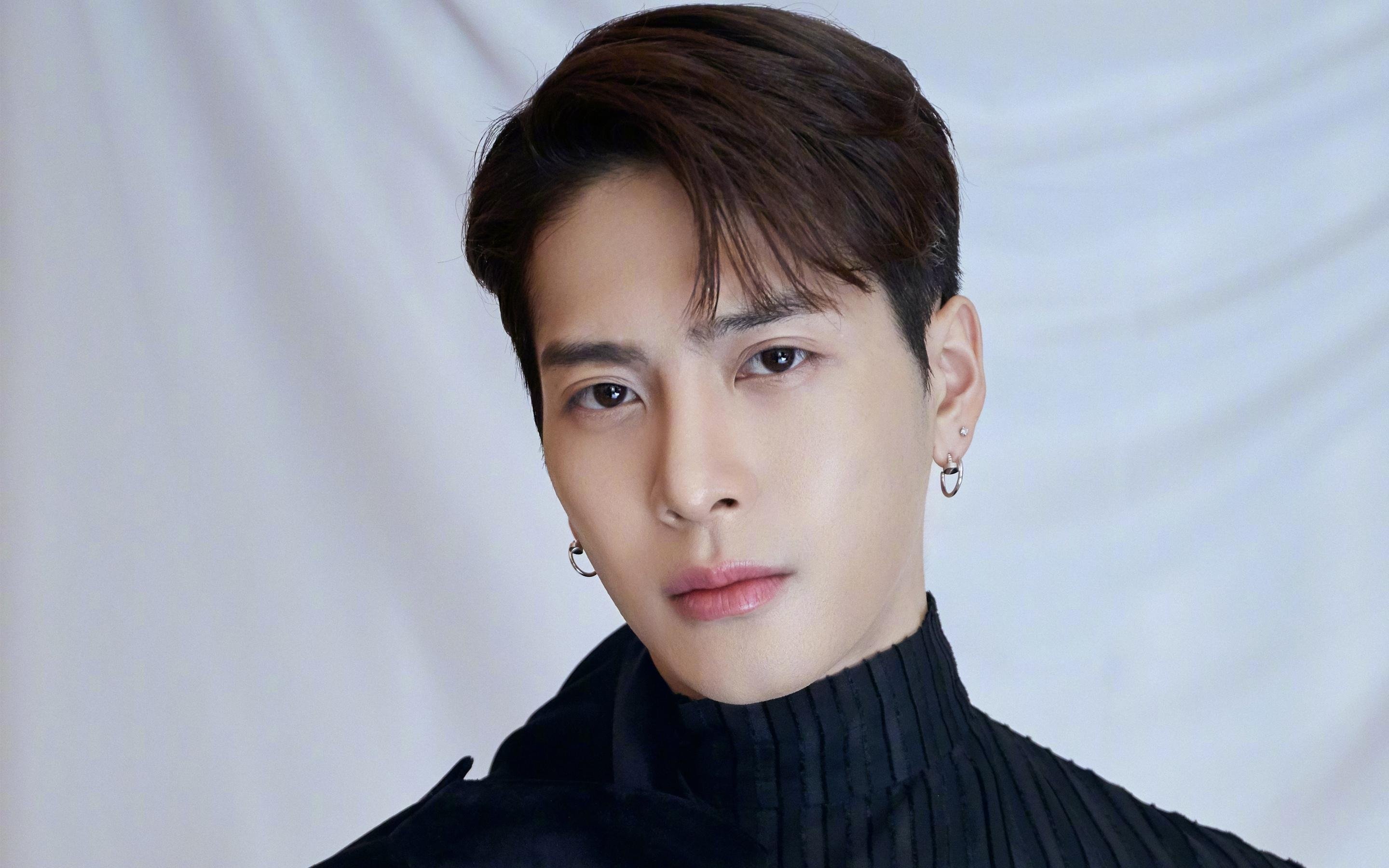 银色闪电劈开红色火焰，威廉姆斯的逆袭与周冠宇的涅槃