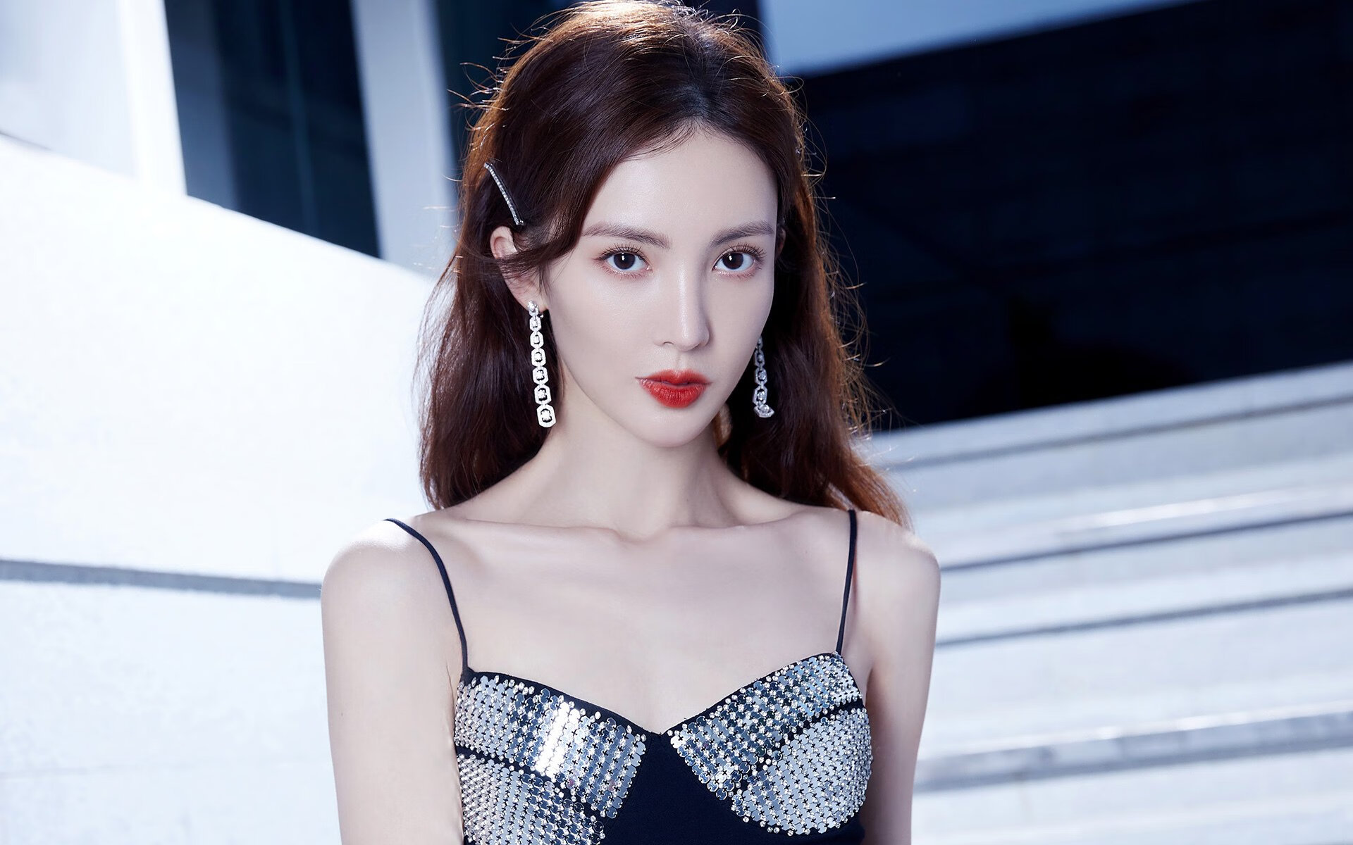 体育史上最诡异的平行胜利,当公牛打穿掘金,浓眉在欧冠决赛接管比赛