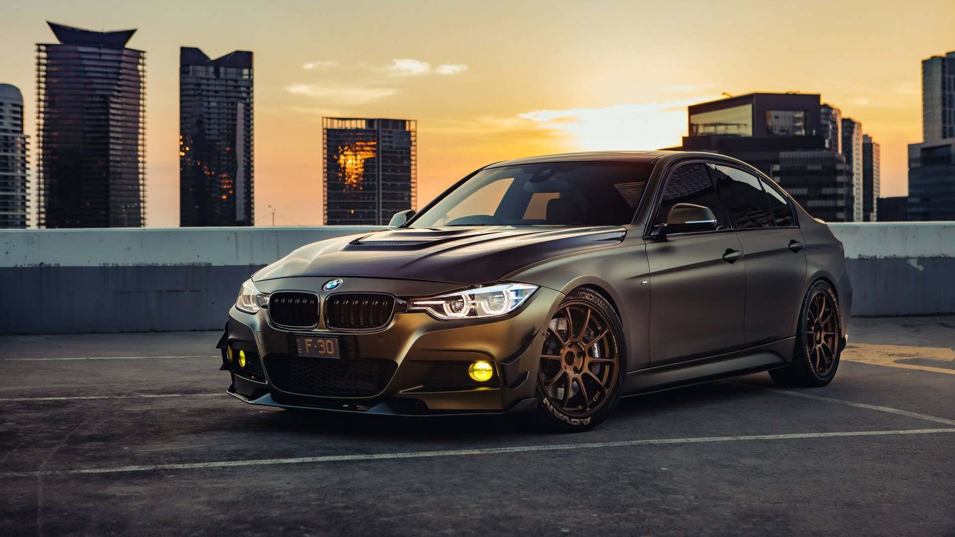 当沙漠绿茵掀起红色风暴,F1赛道惊现钢铁后腰—体育史上唯一双线接管时刻